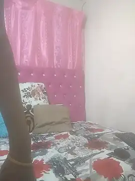 SweetSlenderChoc online show from 10.26.25