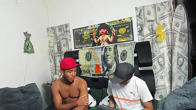 Snapshot of Venezuelan_threesome chatting on 09.10.25 Venezuelan threesome online show from 09.10.25