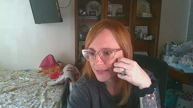 Snapshot of vintagelorraine chatting on 09.15.25 vintagelorraine online show from 09.15.25