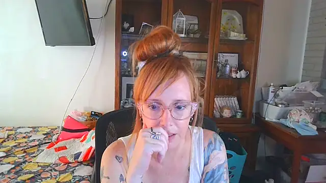 Snapshot of vintagelorraine chatting on 09.21.25 vintagelorraine online show from 09.21.25