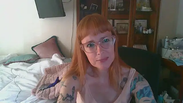 Snapshot of vintagelorraine chatting on 10.06.25 vintagelorraine online show from 10.06.25