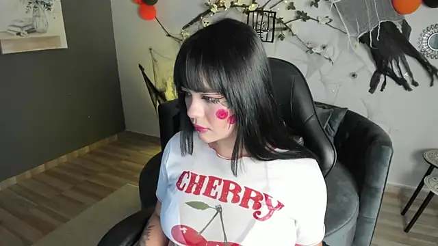 jasmincollin  online show from 10.25.25