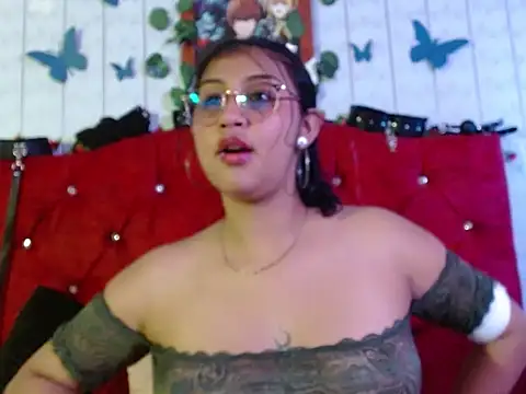 Snapshot of Emiily_Johamson chatting on 10.04.25 Emiily Johamson online show from 10.04.25