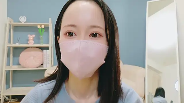 Snapshot of Kurumi_chan_ chatting on 09.18.25 Kurumi chan online show from 09.18.25