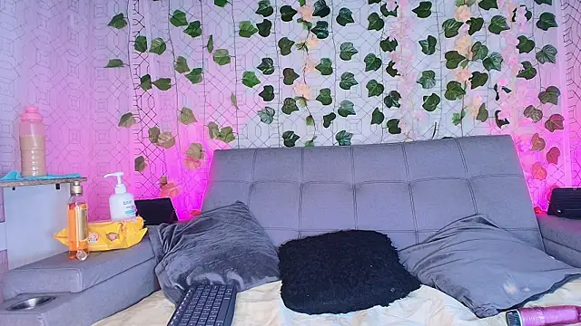 Snapshot of collet_1 chatting on 10.12.25 collet 1 online show from 10.12.25