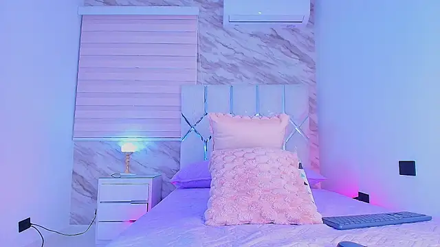 Snapshot of collet_1 chatting on 11.05.25 collet 1 online show from 11.05.25