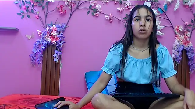 skinnysofia18 online show from 09.19.25