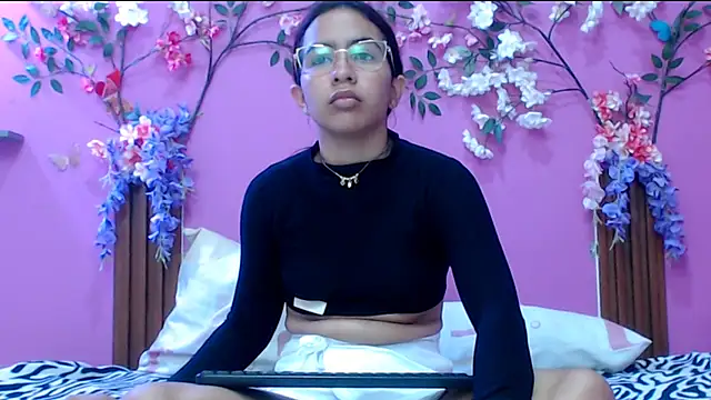 skinnysofia18 online show from 01.15.26