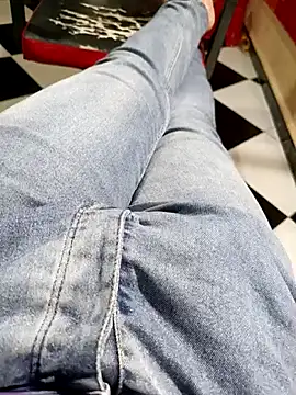 Snapshot of anis3g4 chatting on 10.06.25 anis3g4 online show from 10.06.25