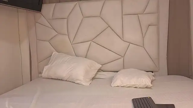 Paulaboterom online show from 11.03.25