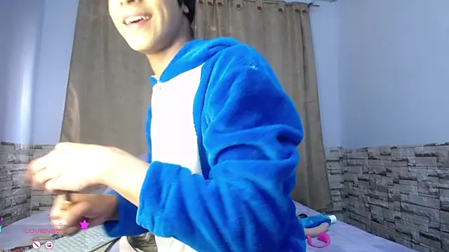 Snapshot of DaraKat18 chatting on 09.26.25 DaraKat18 online show from 09.26.25