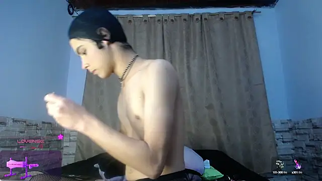 Snapshot of DaraKat18 chatting on 10.02.25 DaraKat18 online show from 10.02.25