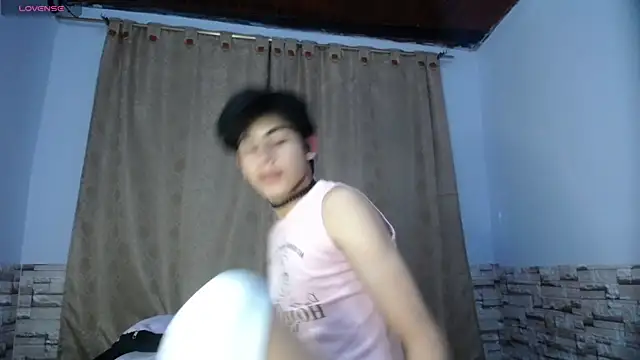 Snapshot of DaraKat18 chatting on 10.05.25 DaraKat18 online show from 10.05.25