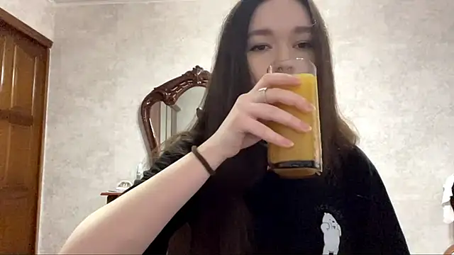 Pikmigirl18 online show from 09.25.25