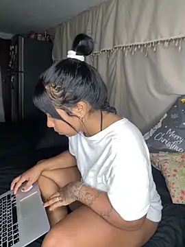 Snapshot of NoirandLia chatting on 09.15.25 NoirandLia online show from 09.15.25