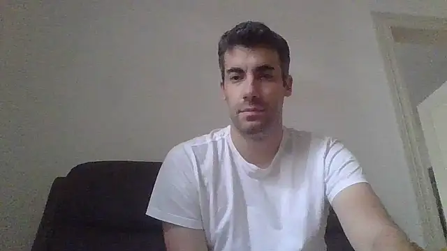 Snapshot of JulioIsHere4you chatting on 10.04.25 JulioIsHere4you online show from 10.04.25