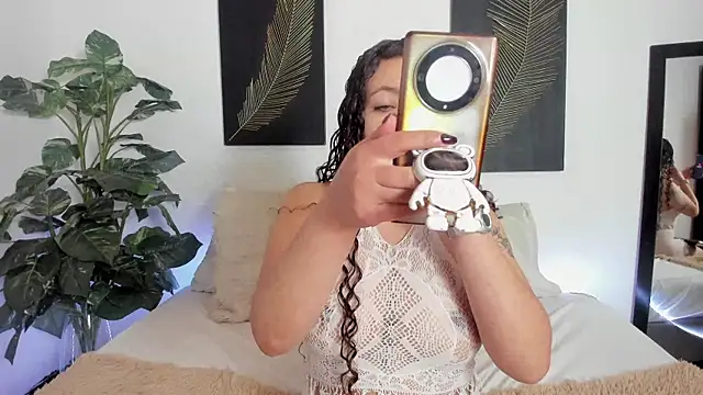 Snapshot of RubyStrong chatting on 10.06.25 RubyStrong online show from 10.06.25