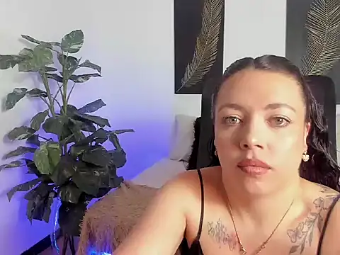 Snapshot of RubyStrong chatting on 10.10.25 RubyStrong online show from 10.10.25