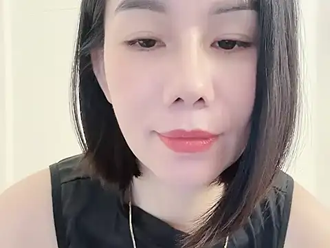 Snapshot of JunCii chatting on 10.22.25 JunCii online show from 10.22.25