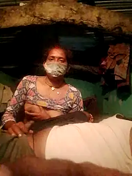 Snapshot of CUTE-004 chatting on 10.03.25 CUTE-004 online show from 10.03.25