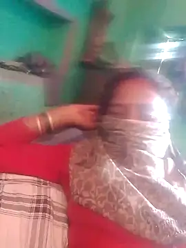 Snapshot of CUTE-004 chatting on 10.07.25 CUTE-004 online show from 10.07.25