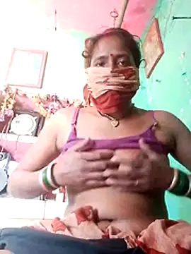 Snapshot of CUTE-004 chatting on 10.16.25 CUTE-004 online show from 10.16.25