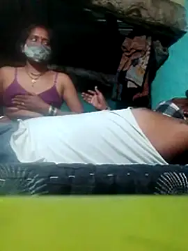 Snapshot of CUTE-004 chatting on 10.17.25 CUTE-004 online show from 10.17.25