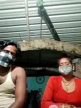 Snapshot of CUTE-004 chatting on 11.01.25 CUTE-004 online show from 11.01.25