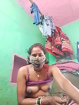 Snapshot of CUTE-004 chatting on 11.06.25 CUTE-004 online show from 11.06.25