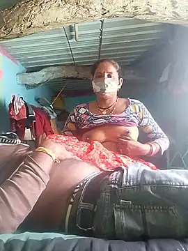 Snapshot of CUTE-004 chatting on 11.16.25 CUTE-004 online show from 11.16.25