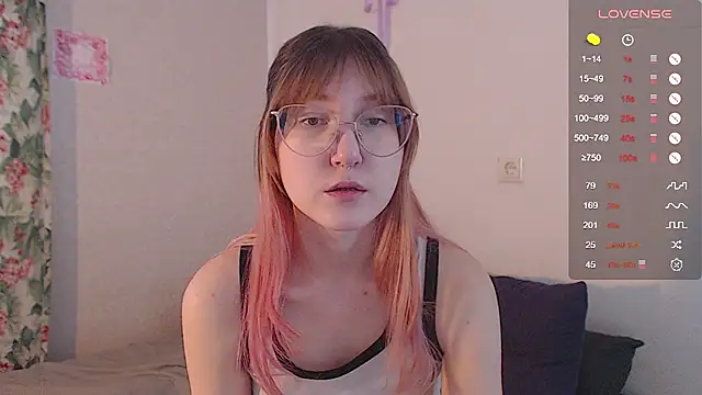 Snapshot of ohmycheryl chatting on 10.14.25 ohmycheryl online show from 10.14.25