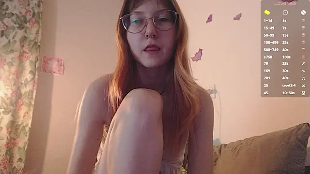 Snapshot of ohmycheryl chatting on 11.07.25 ohmycheryl online show from 11.07.25