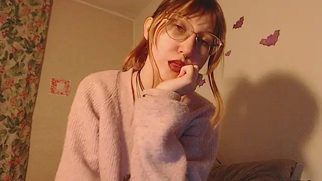 Snapshot of ohmycheryl chatting on 11.12.25 ohmycheryl online show from 11.12.25