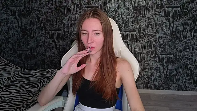 MiaLinder online show from 10.04.25