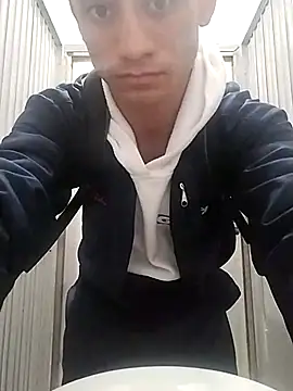 Snapshot of artebrandon chatting on 10.05.25 artebrandon online show from 10.05.25