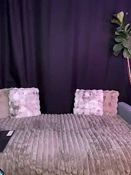 Snapshot of SerynthMeira chatting on 10.26.25 SerynthMeira online show from 10.26.25