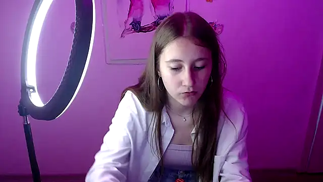 Snapshot of Milka_kamila chatting on 09.13.25 Milka kamila online show from 09.13.25