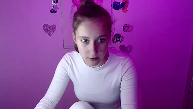Snapshot of Milka_kamila chatting on 09.19.25 Milka kamila online show from 09.19.25