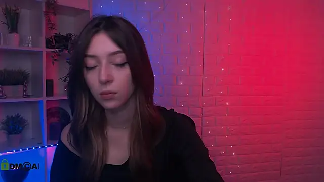 Snapshot of kristylovee1 chatting on 10.02.25 kristylovee1 online show from 10.02.25