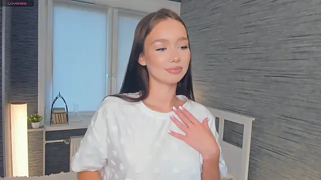 Snapshot of NedraLober chatting on 10.04.25 NedraLober online show from 10.04.25