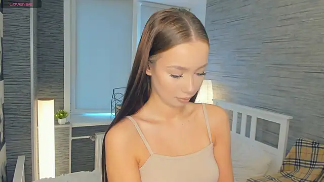 Snapshot of NedraLober chatting on 10.05.25 NedraLober online show from 10.05.25