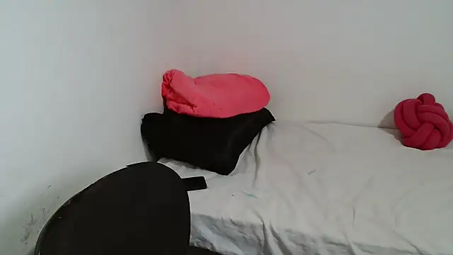 Snapshot of ApenasLys chatting on 10.02.25 ApenasLys online show from 10.02.25