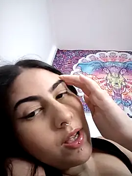 Snapshot of ApenasLys chatting on 10.18.25 ApenasLys online show from 10.18.25