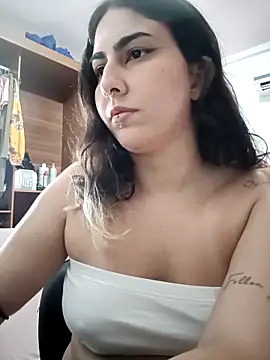 Snapshot of ApenasLys chatting on 11.05.25 ApenasLys online show from 11.05.25