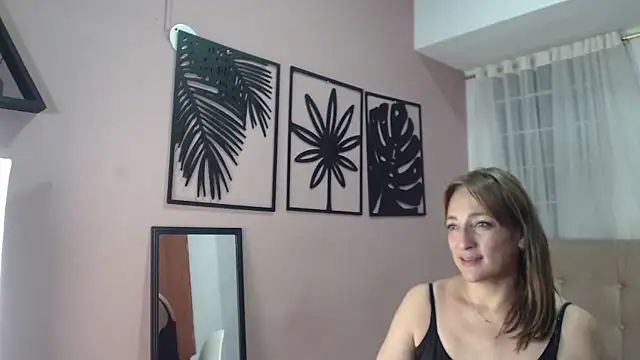 Snapshot of amara_rousse1 chatting on 07.12.26 amara rousse1 online show from 07.12.26