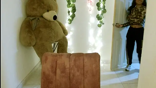 EIVIY1609 online show from 10.03.25