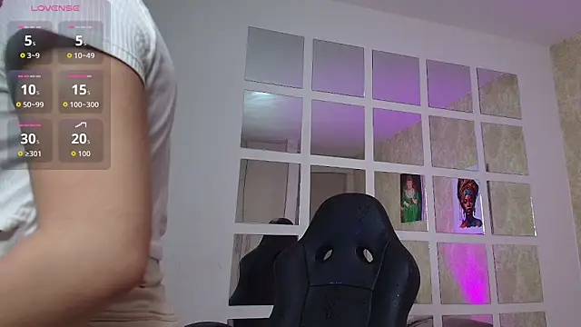 Snapshot of violerr_01 chatting on 10.24.25 violerr 01 online show from 10.24.25