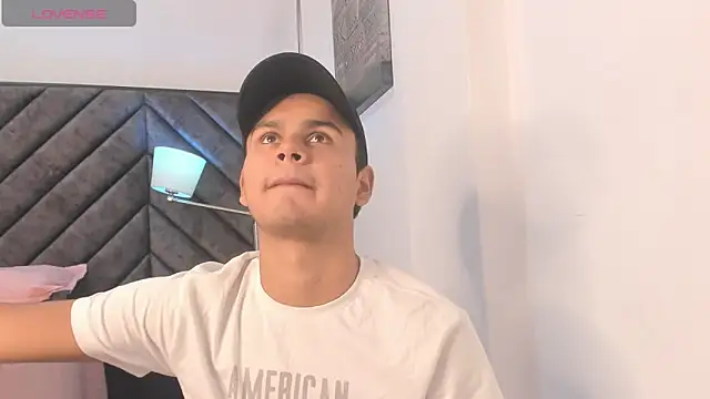 Tthiago cruz online show from 10.02.25