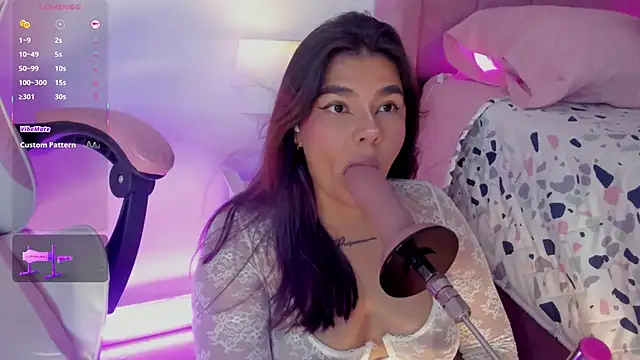 Snapshot of AliceThundeer chatting on 11.07.25 AliceThundeer online show from 11.07.25