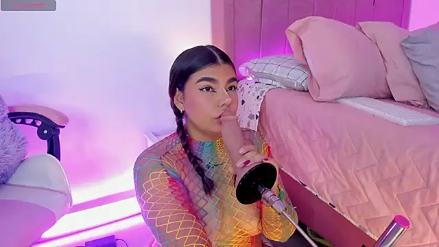 Snapshot of AliceThundeer chatting on 11.14.25 AliceThundeer online show from 11.14.25